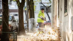 Con aumento: Cuánto cobra un barrendero en mayo 2026