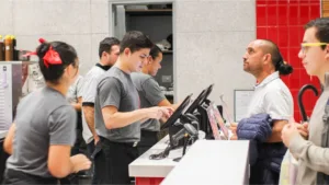 PARITARIAS en Servicios Rápidos: cuánto cobrarán los empleados de Mostaza y McDonald’s