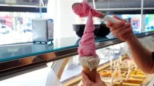 Aumento salarial para HELADEROS: cuánto cobra en septiembre el personal de Freddo, Lucciano’s y locales artesanales